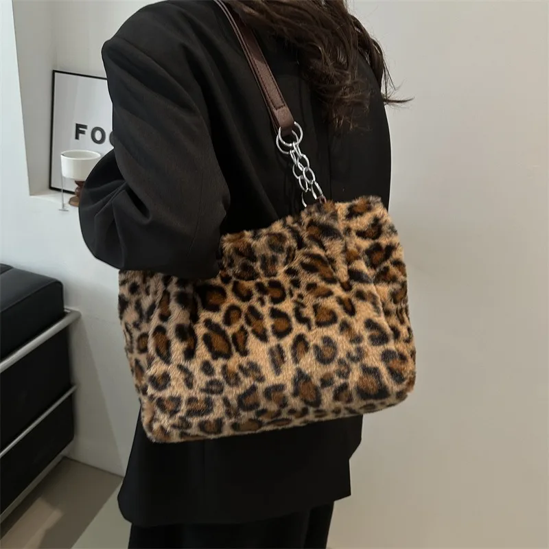 Versatile simple large-capacity bag 2025 new autumn and winter tide fashion leopard print plush tote bag atmospheric fluff shoul image 3