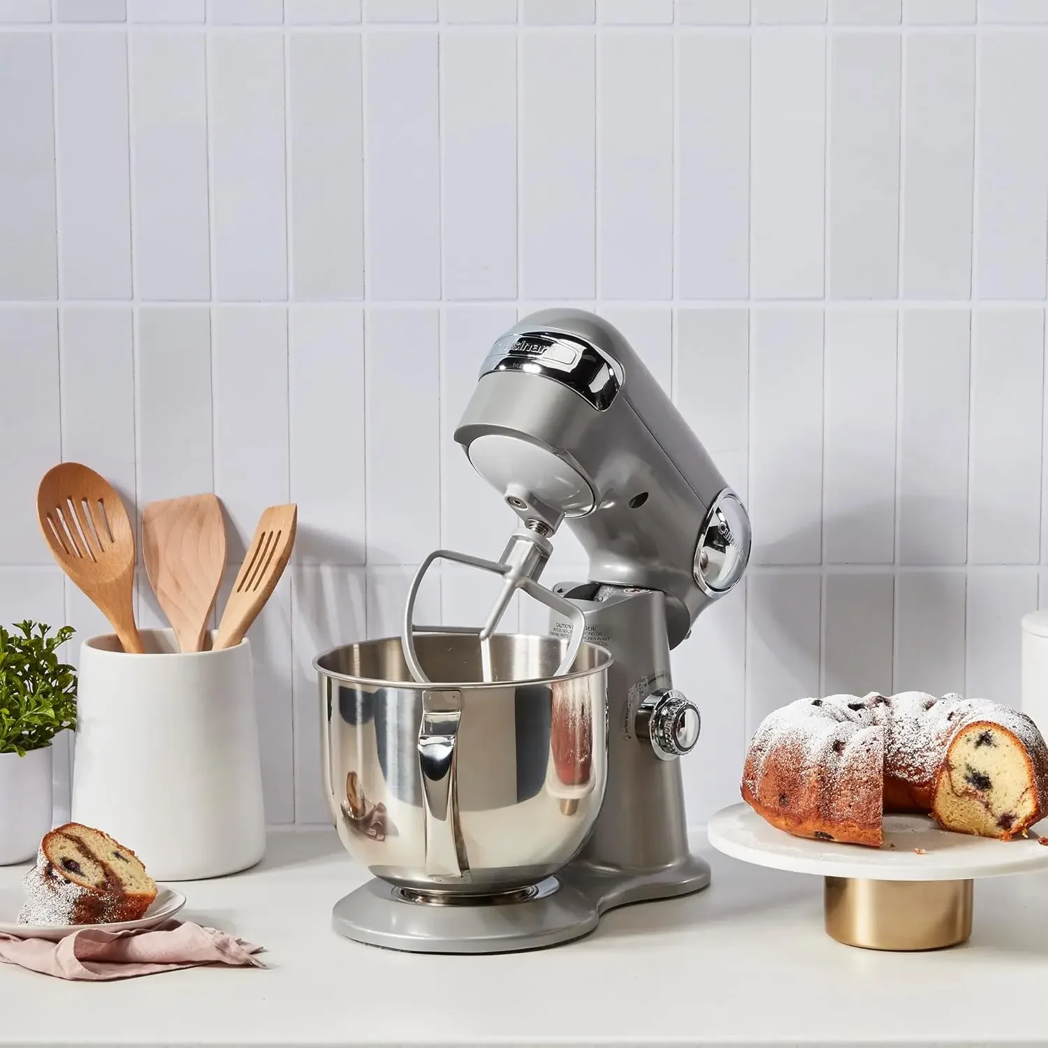 Stand Mixer, 12 Speeds, 5.5-Quart Mixing Bowl, Chef's Whisk, Flat Mixing Paddle, Dough Hook, and Splash Guard with Pou