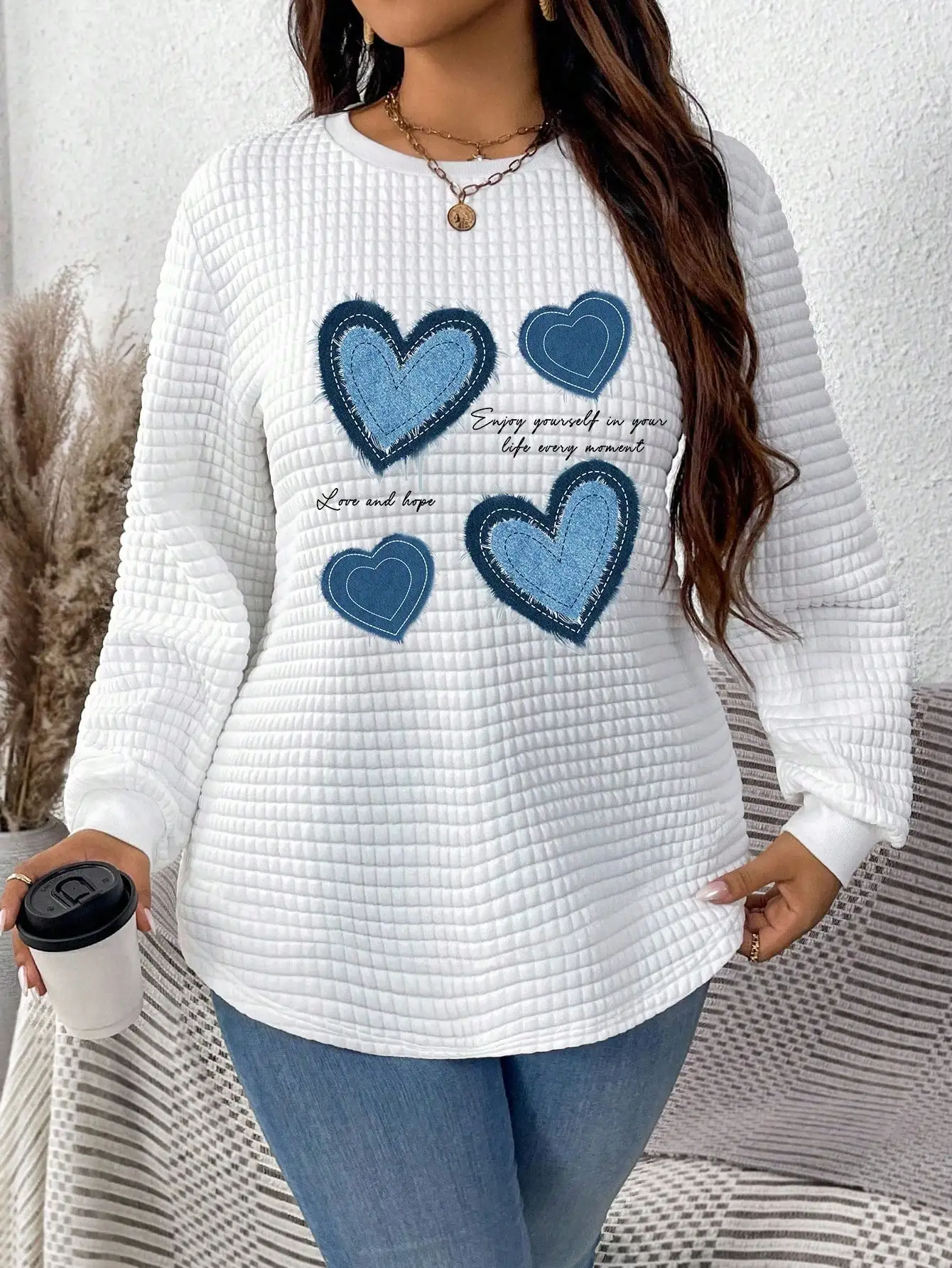 

Белый свитшот из вафельного трикотажа с джинсовыми нашивками в виде сердец и вдохновляющими цитатами, повседневный топ для осени/зимы