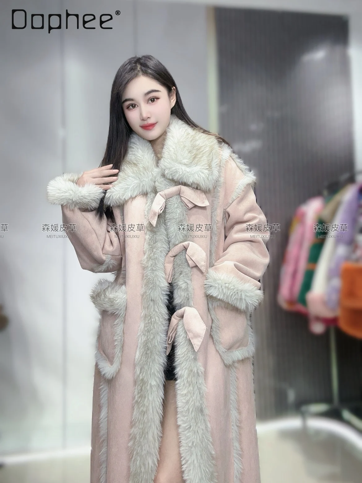 أزياء الفراء المتكاملة صديقة للبيئة معطف طويل الشتاء القوس واحدة الصدر أفخم بدوره إلى أسفل طوق الفراء سميكة الدافئة فو الفراء معطف