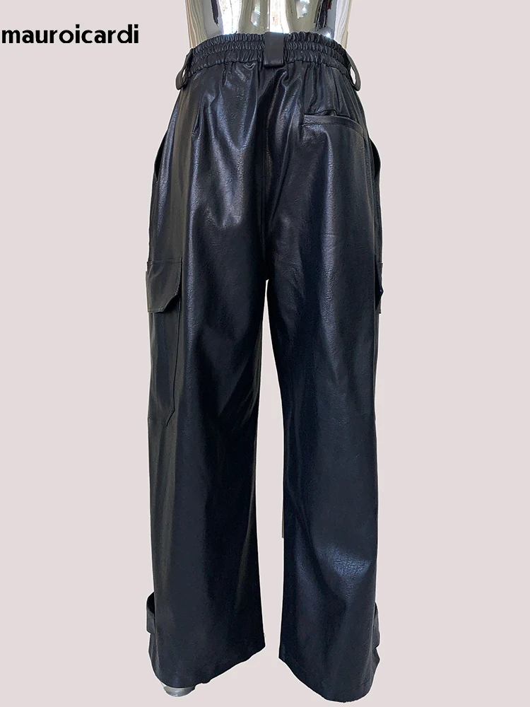 Mauroicardi ฤดูใบไม้ผลิฤดูใบไม้ร่วงยาว Baggy สีดํา PU หนังขากว้างกางเกง Cargo ผู้ชาย Elastic เอว Luxury Designer Emo เสื้อผ้า 2025