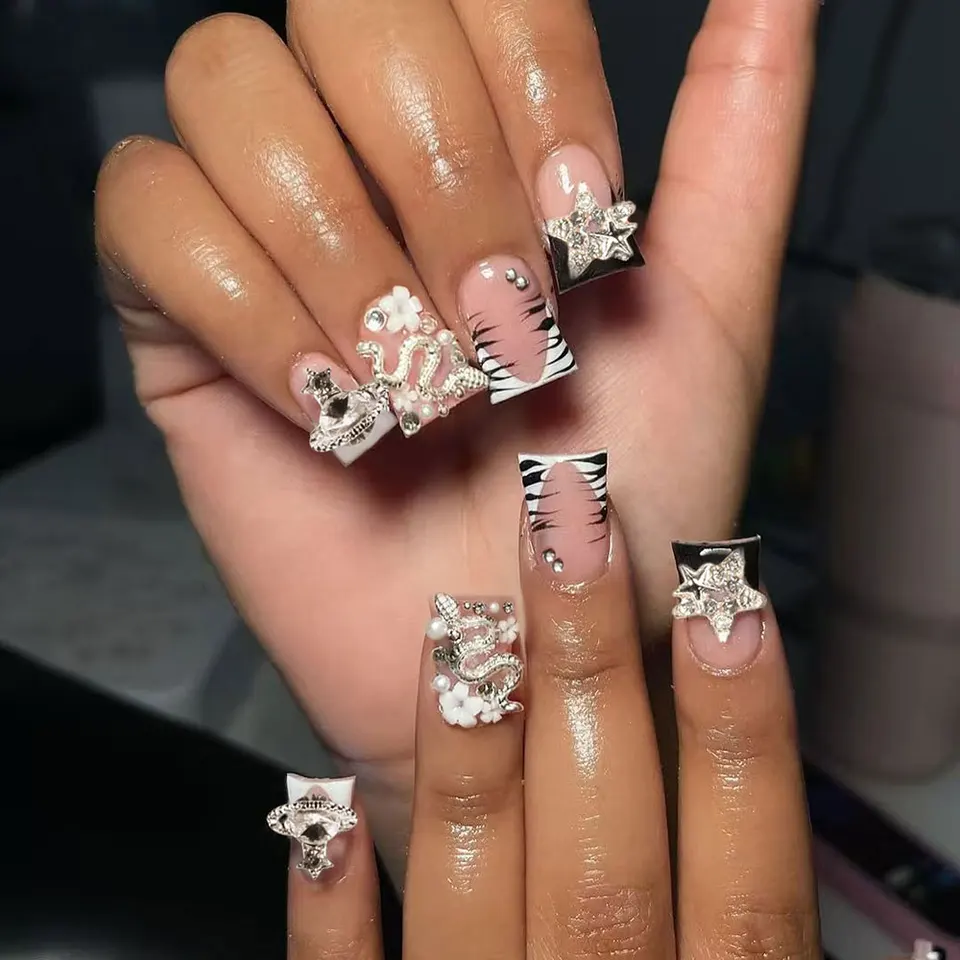 24 Piezas Uñas Postizas Largas Pato con Francesa Negra, Decoradas con Cruz de Aleación 3D y Serpiente con Pedrería, Ajuste Perfecto 2