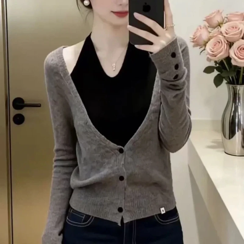 

Элегантная вязаная блузка с V-образным вырезом и пуговицами, приталенная, для весны и осени, женский модный топ