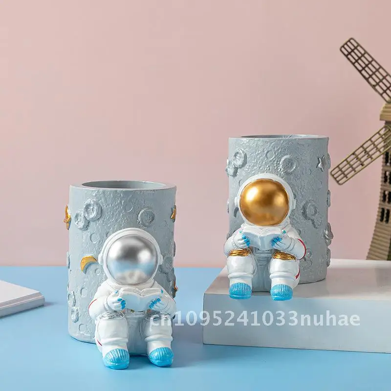 Astronaut Desktop Storage Resin Crafts Office Decoration Ornaments Astronaut Pen