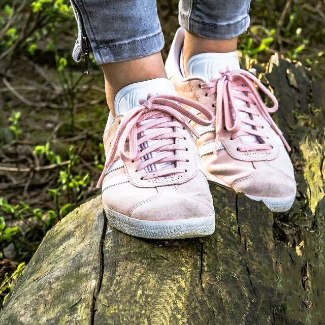What Shoes to Wear with Flare Jeans?