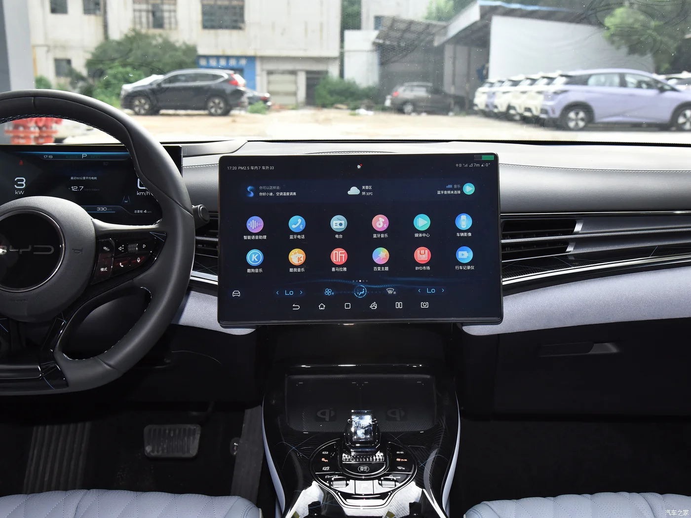 Uchwyt samochodowy na telefon BYD Seal 2022 2023 15.6-Cal ekran multimedialny podpora stała bezprzewodowa ładowarka mocowania telefon komórkowy do samochodu — zdjęcie 3