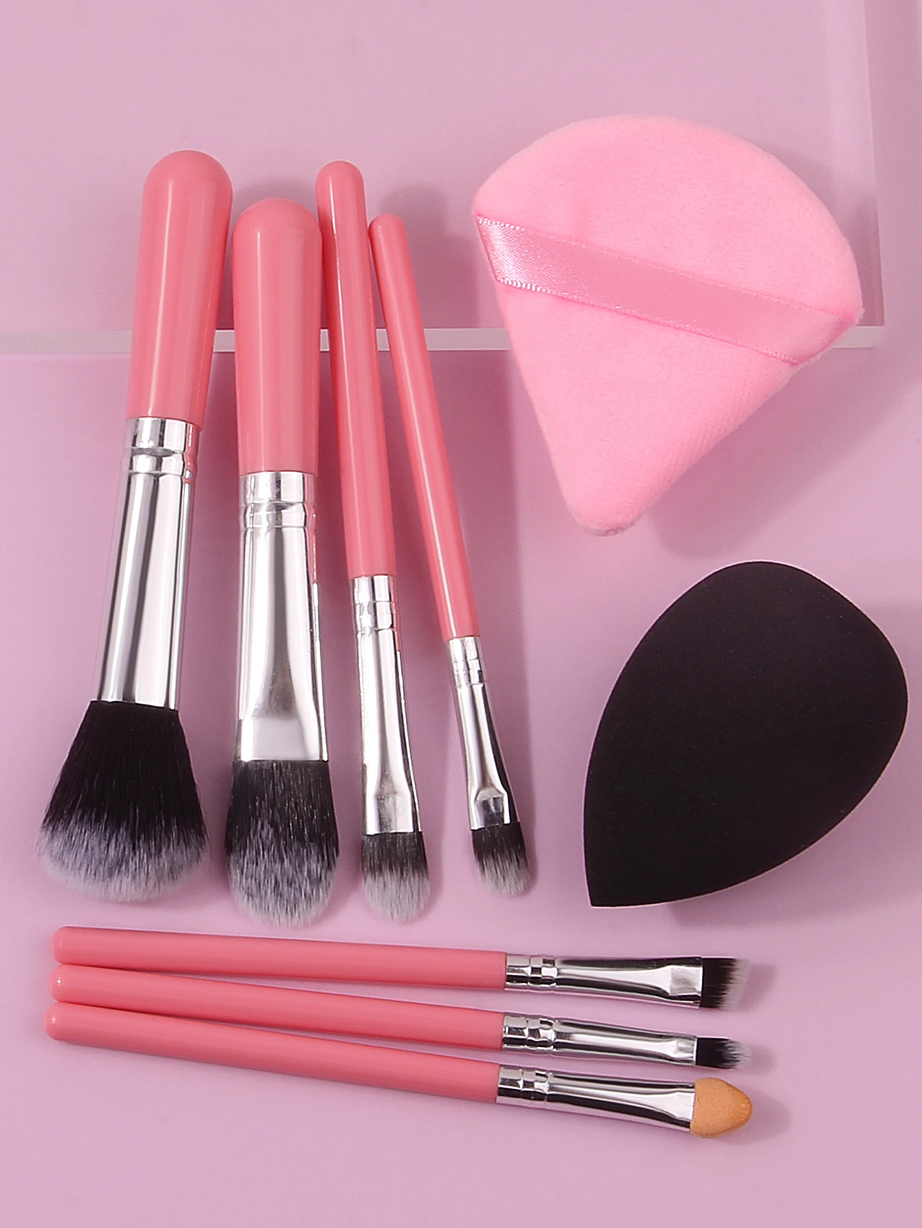 Mini 7-piece portable makeup brush set:Foundation, blush and eyeshadow brush + 2 sponge powder puffs,a makeup tool for beginners