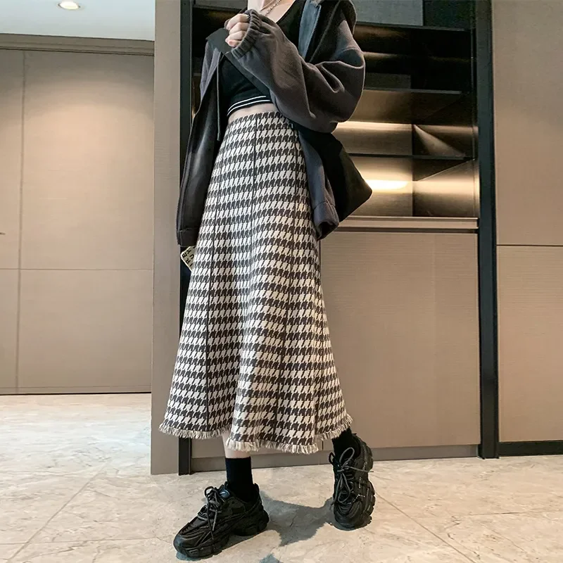 

Vintage Houndstooth Knitted Skirt Female Autumn Winter High Waist Plaid Umbrella Long Skirt Women Black Tassel Midi A-Line Skirt