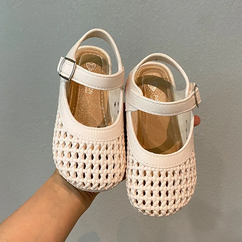 

Baby girl hollow bag head slippers summer wear girls Korean version woven fashion sandals soft sole non-slip princess shoes