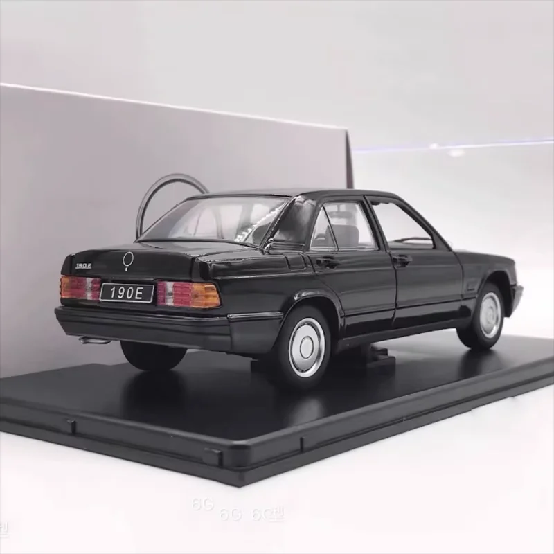 

Diecast 1:24 Scale LEO 190E Alloy Vehine Model Finished Simulation Collection Decoration Gift Toys Display