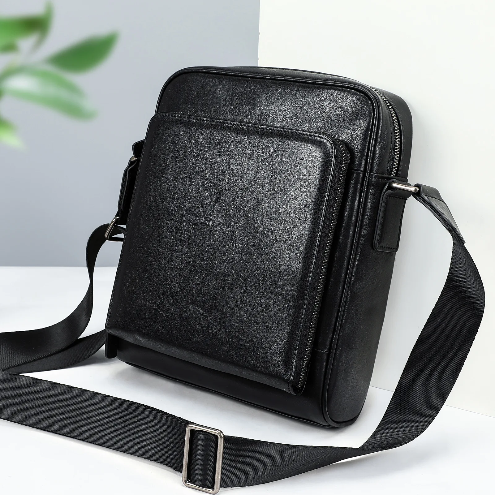 

2026 New Luxury Men's Handbags Cow Genuine Leather Male Shoulder Bag Real Natural Leather Crossbody Bag Messenger Bags