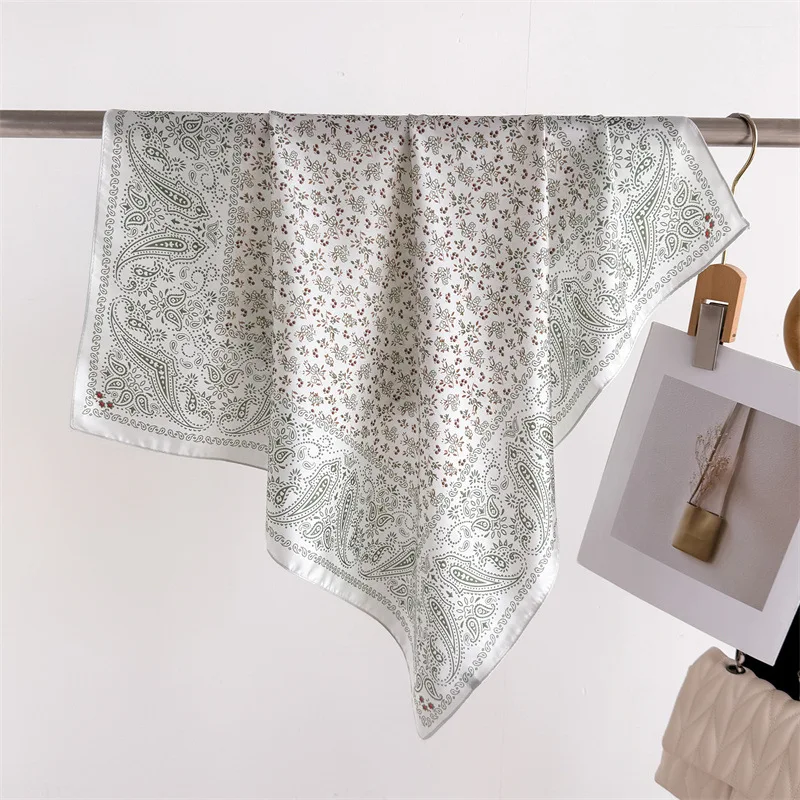 

Роскошный бренд 2025 с цепочкой и принтом, квадратный шелковый шарф для женщин, хиджаб, ленты для волос 70 см, шейный платок, женская атласная шаль, повязка на голову