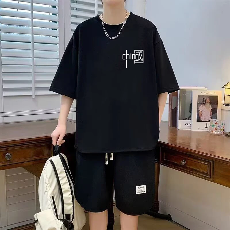 

Летний повседневный спортивный костюм 2024 для мужчин: свободная футболка и шорты из модного универсального полиэстера, подходят для подростков