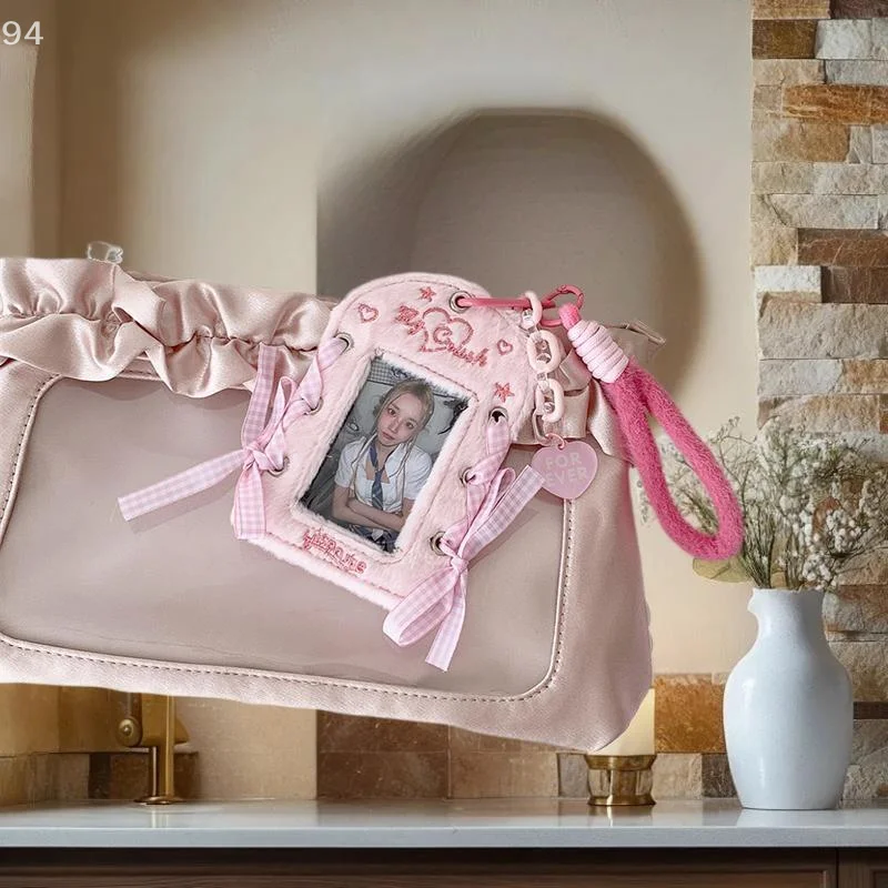 حامل بطاقات الصور الفوتوغرافية من القطيفة على شكل شريط باليه مع حبل قصير، وتخزين صور أيدول، وعرض البطاقة، وهدية قلادة أمان