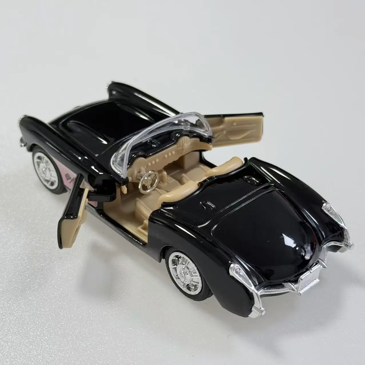 (Wellpappenschachtel) Maßstab 1:36, Vintage-Konvertible im Stil eines Spielzeugautos, leistungsstarke Feder, Metallguss, Jungenspielzeug, das beste Geschenk. – Detail 2