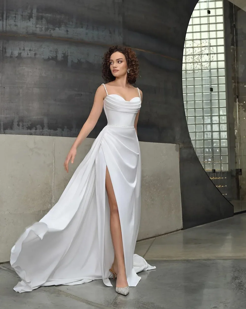 Customized Sexy 2024 A Line Wedding Gown Spaghetti Strap Unique Wedding Reception Dress Pleats Women Bridal Dress Fashion Exquis