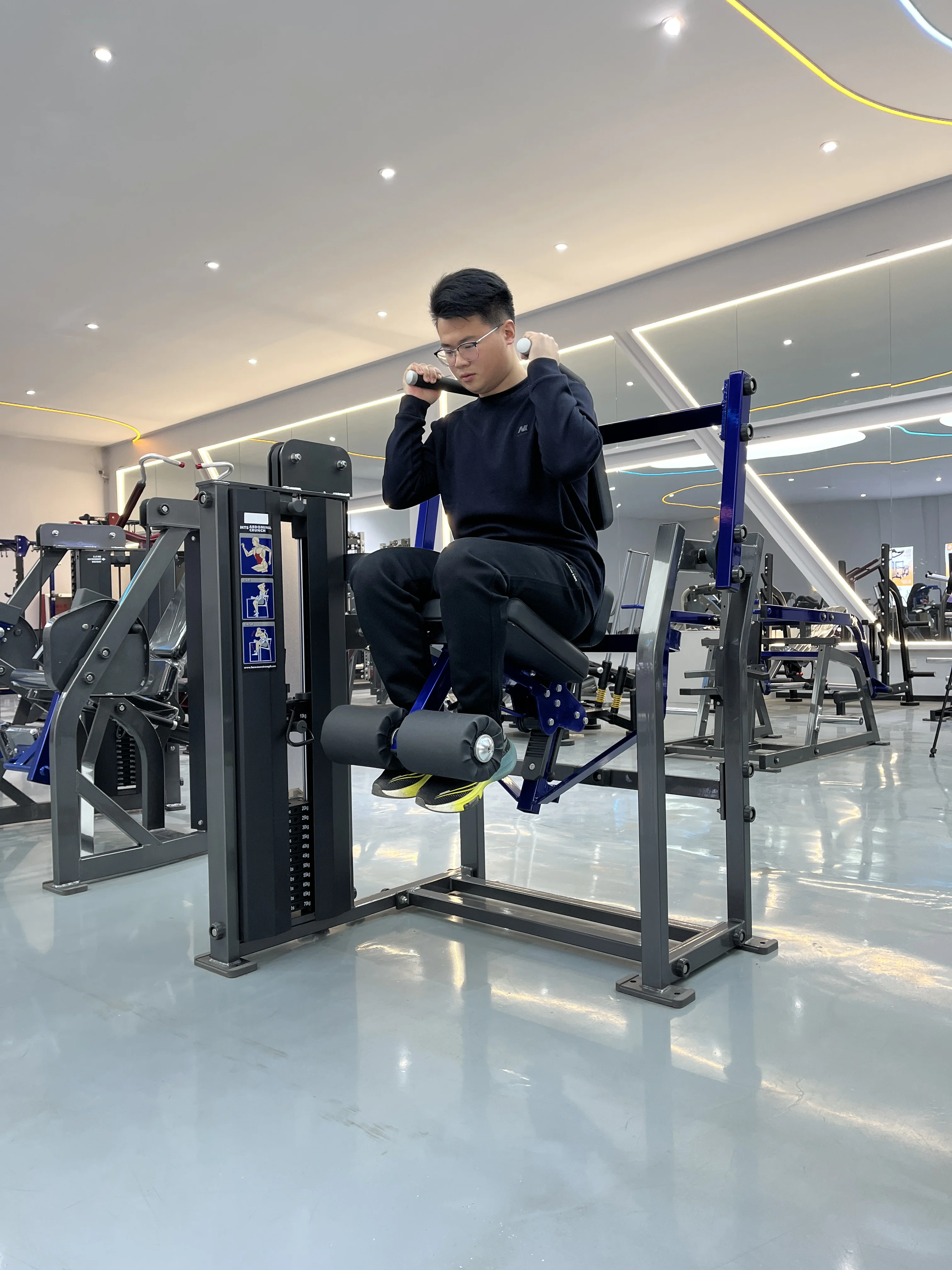 Complete Set of Strength Training Fitness Equipment Including Chest Press Rowing and Leg Press Training Commercial Gym Equipment