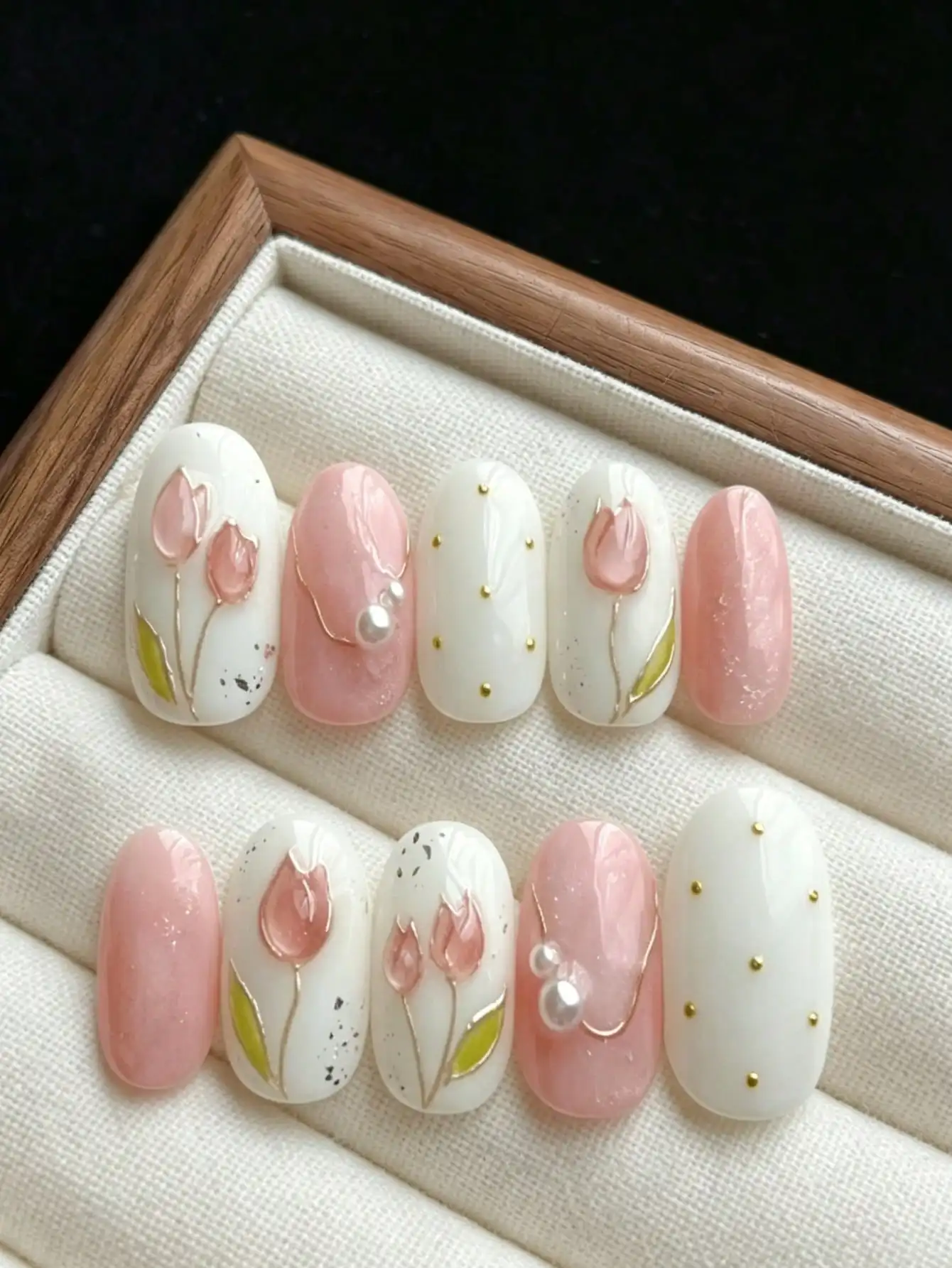 

10Pcs Handmade Short Oval Press On Nails Pink White Gold Line Floral Pearl Fake Nails Glossy for Daily Valentine's Day