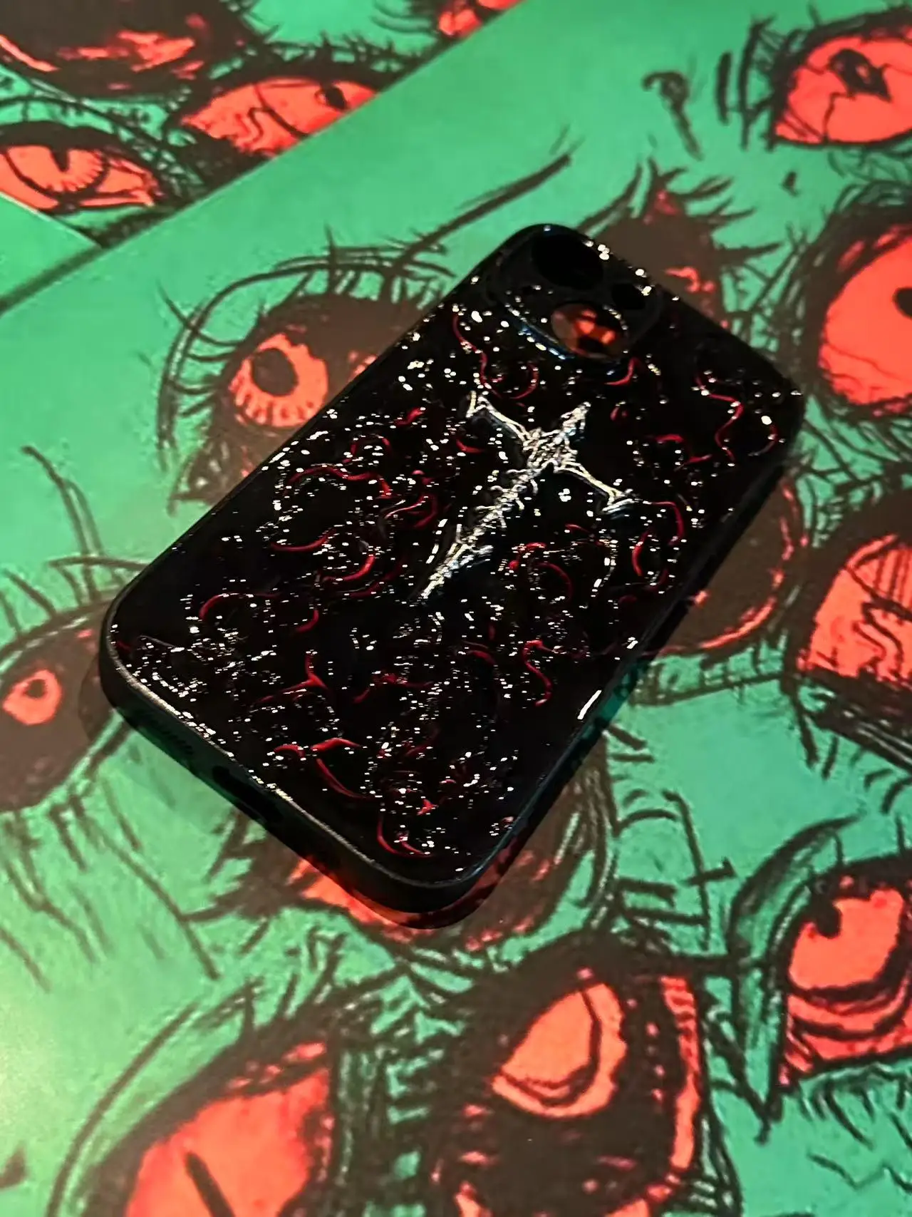 Y2K Gothic Cross iPhone Hülle für iPhone 16 Pro Max, 15, 14, 12 Mini, 11. Handgefertigte Horror-Punk-Handyhülle, gruselige iPhone 17-Hülle.