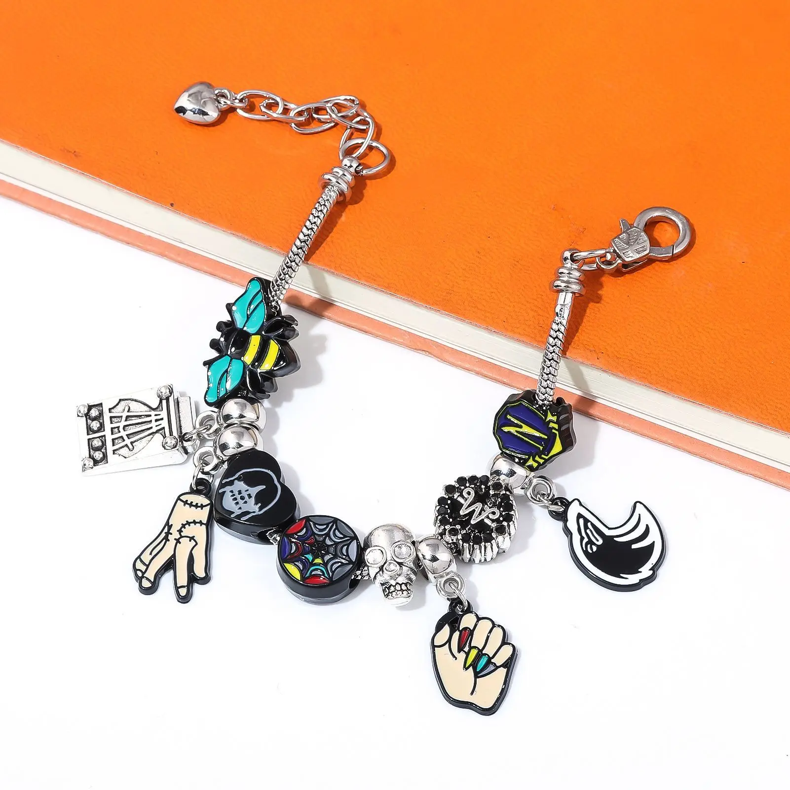 The Addams Family Filmperipheriegeräte, dunkles Skelett, DIY-Pandora-Armband, Perlenschmuck, modische, hübsche Accessoires, Geschenke