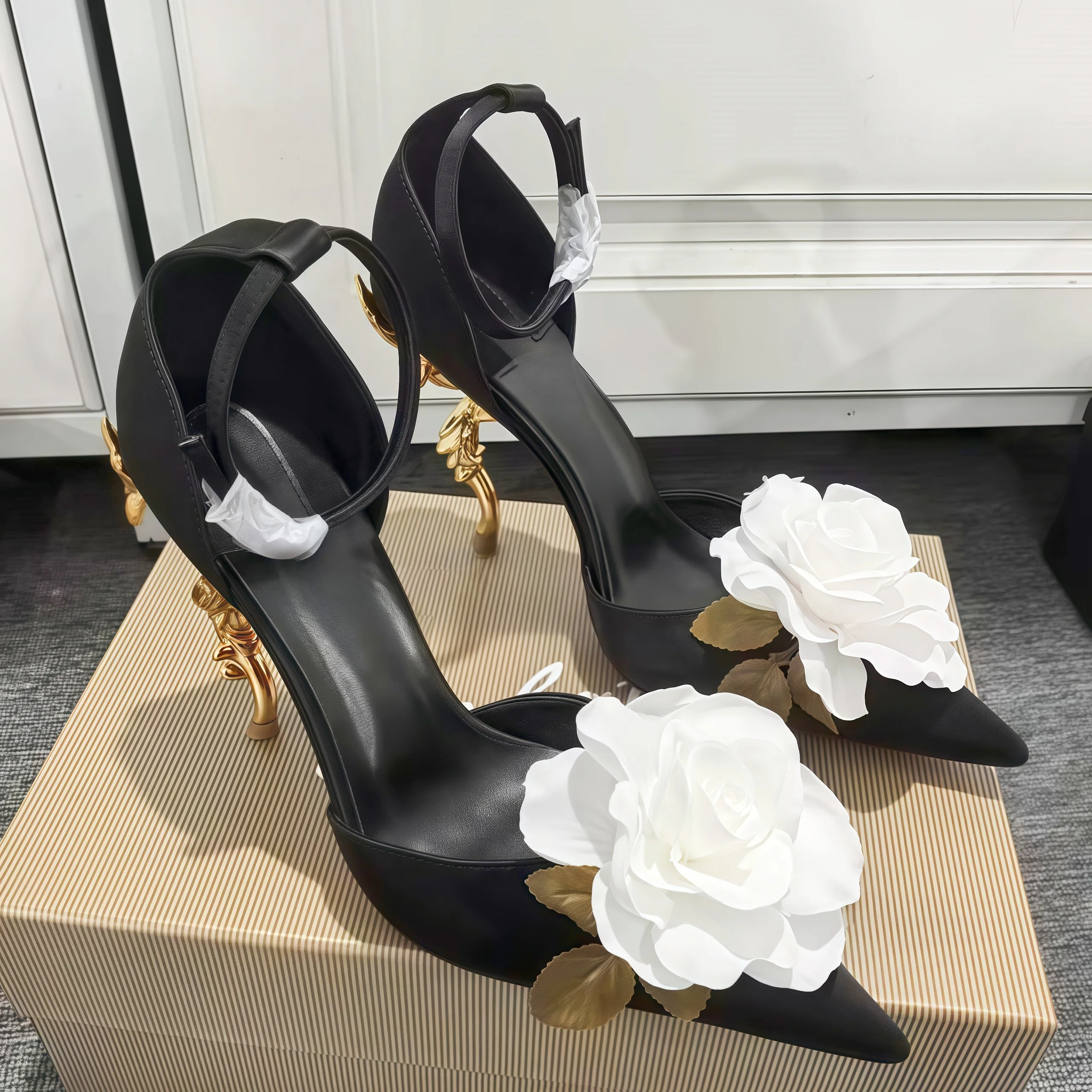 

Large White Flower Women’s Pumps Pointed Toe Red Sole Sandals Female Metal Strange Heel High Heels Black Flannel Shoes Elegant