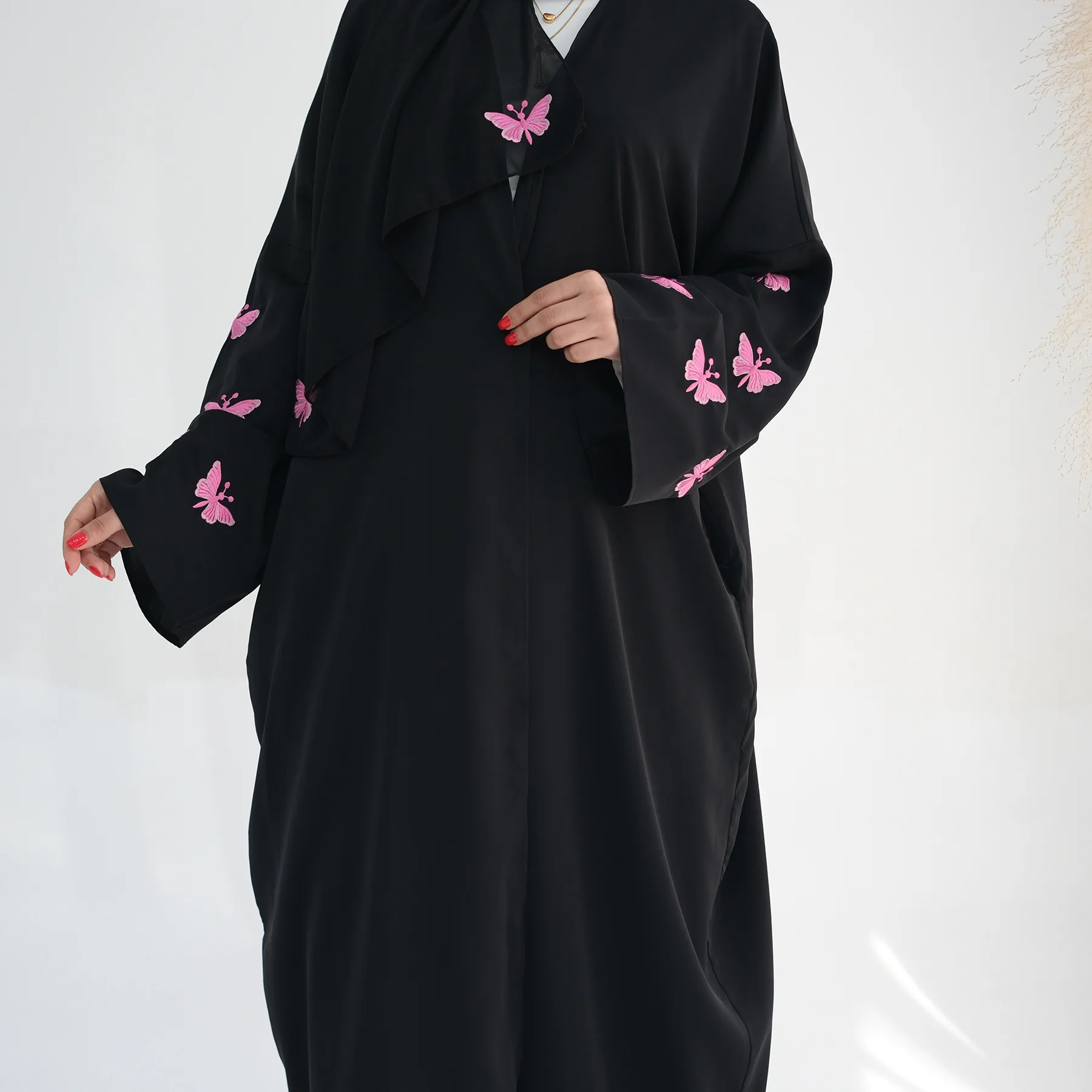 Nuovo Ramadan farfalla ricamo Kebaya Dubai Abaya Kimono caftano musulmano Islam Abaya per le donne Robe Femme Musulmane caftano