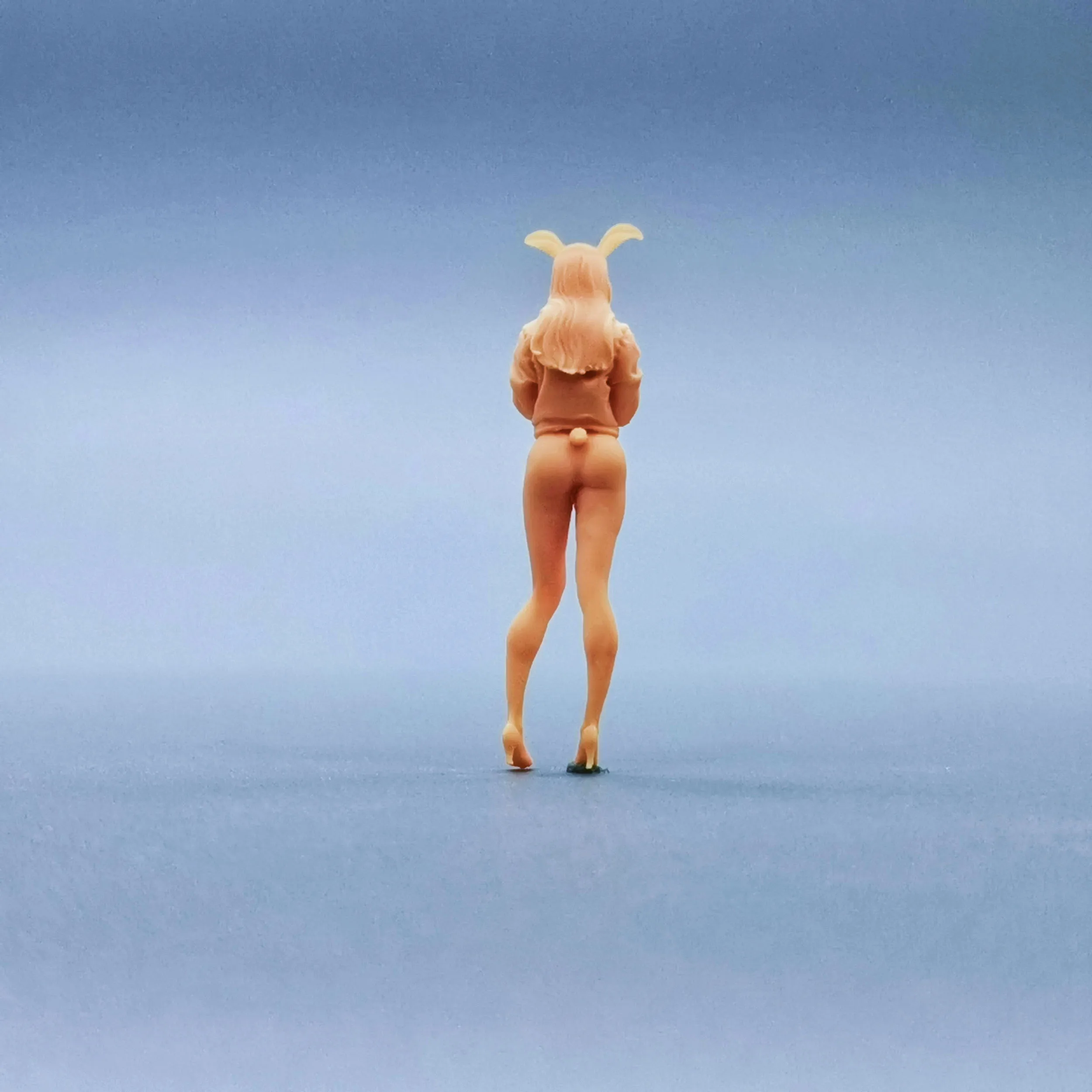 1/64 1/43 Figurines Scale Model Resin Selfie Rabbit Girl Uncolored Miniatures Diorama Hand-painted W129