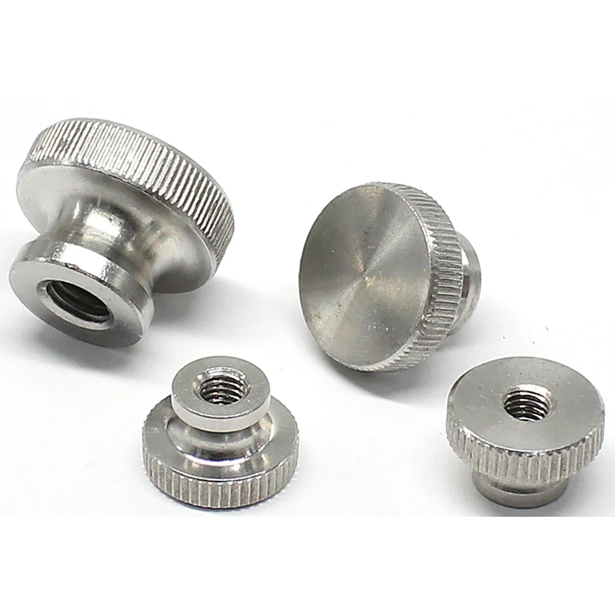 Dado zigrinato a testa alta in acciaio inossidabile 304 / Foro passante Foro cieco Testa grande Regolazione Passo Vite a mano Dado M3-M12