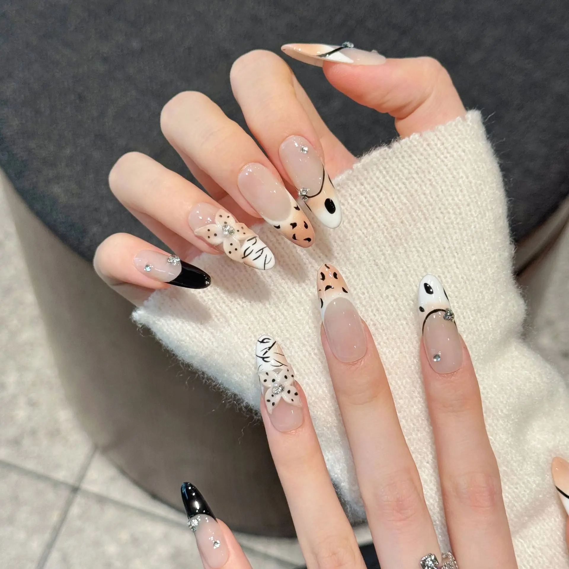 10 pièces presse sur les ongles avec maillard Floral peint à la main sculpture 3D et conception d'impression léopard avec outils 4 pièces onglets adhésifs pour ongles