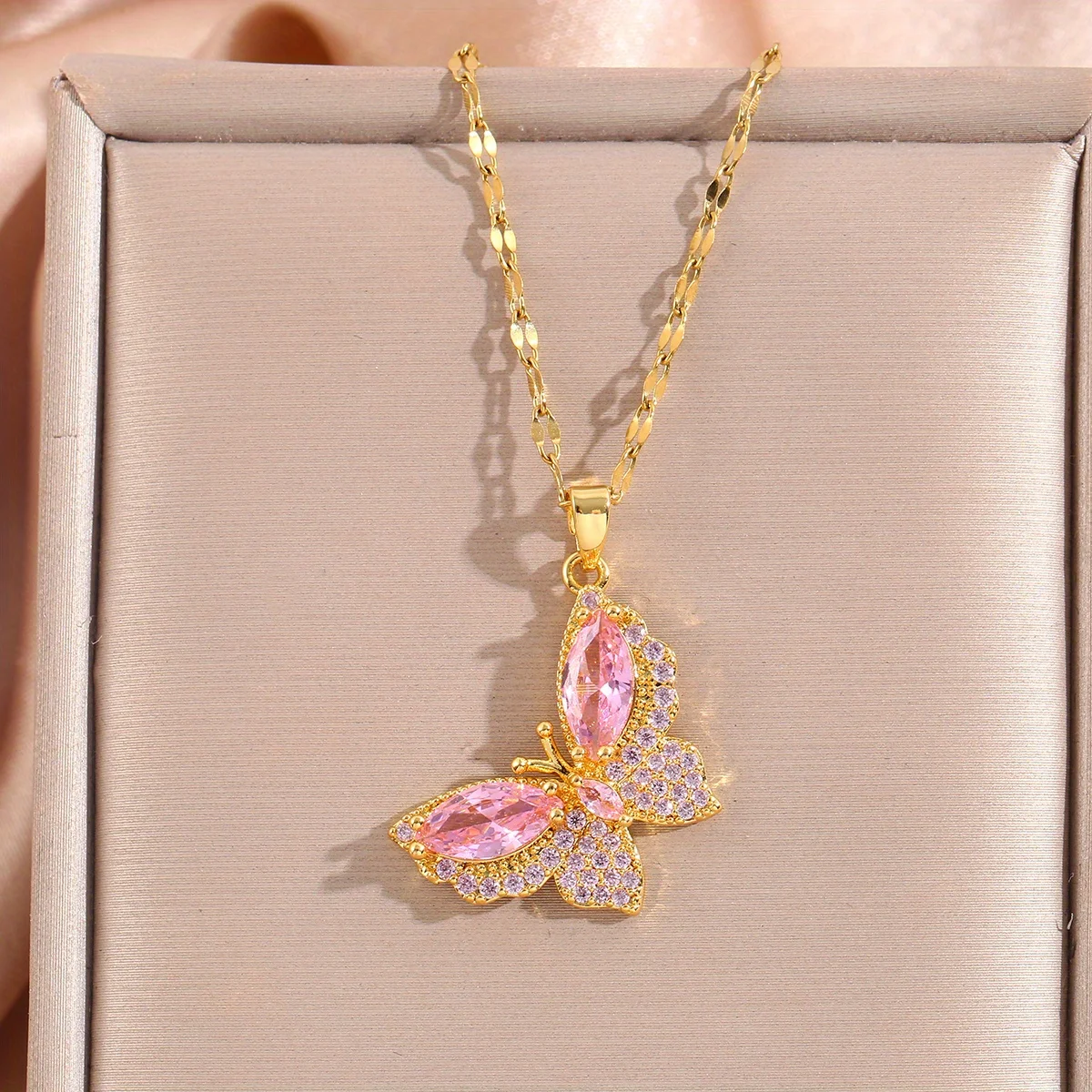 1 PcsRomantic Sweet Transparent Pink Butterfly Pendant Necklace, Charming Unisex Animal Jewelry Gift, Perfect for Many Occasions