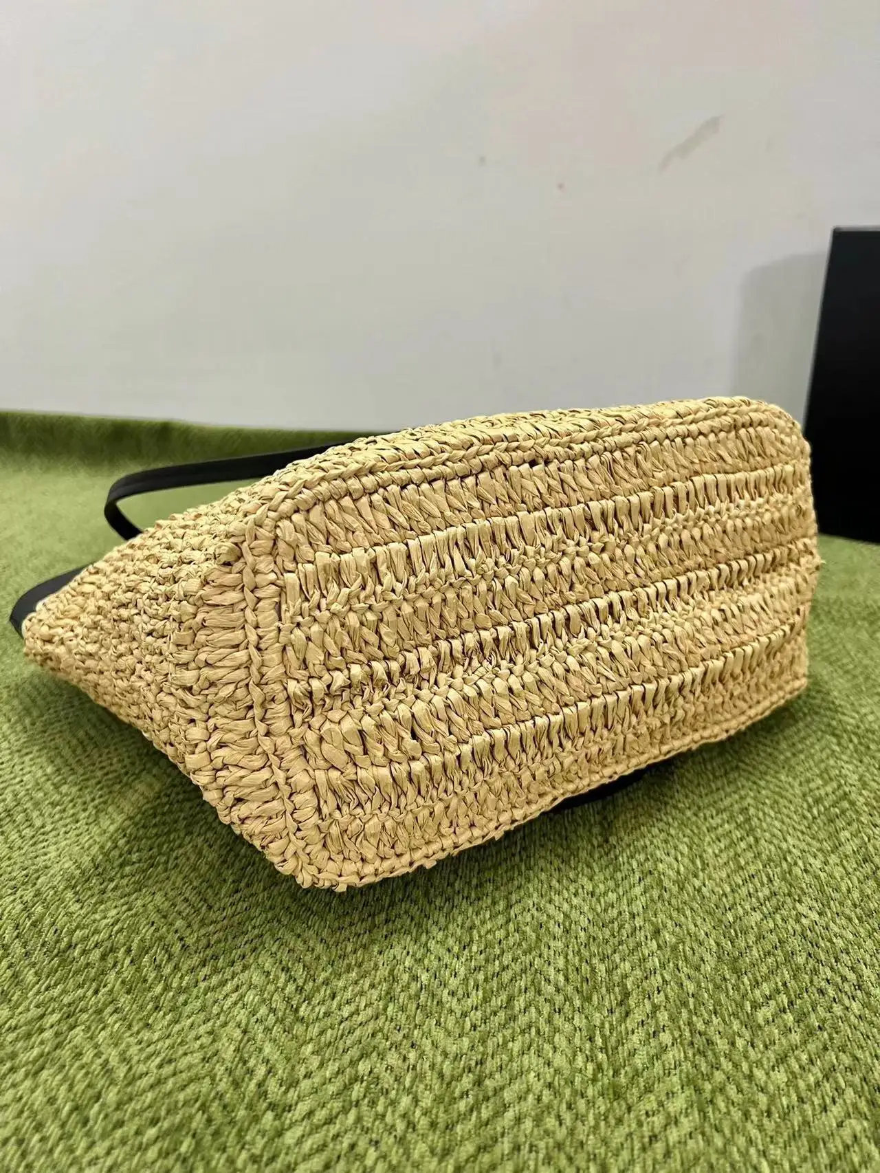 2024 Luxury Design Grass Woven Cabbage Basket Woven Crossbody Bag Large Capacity Women's Bag