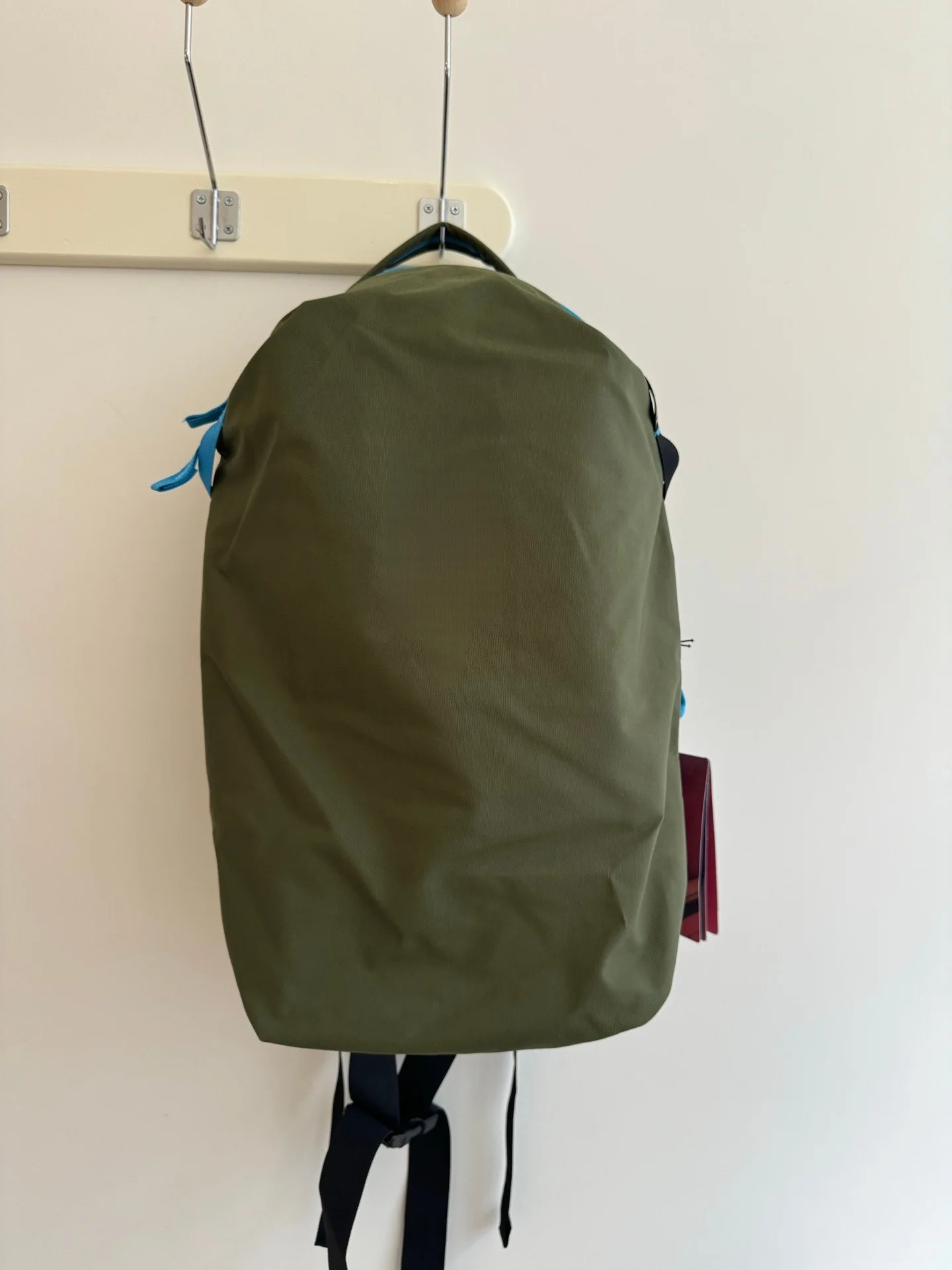 28L Lightweight Hiking Backpack Dopamine Trendy Color Large Capacity Outdoor Travel Daypack Unisex Casual Backpack