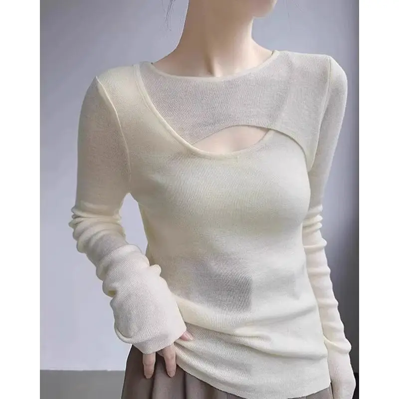 

Полая трикотажная базовая рубашка для женщин, осенне-зимний нишевый темпераментный облегающий и утягивающий топ с длинными рукавами и внутренней частью