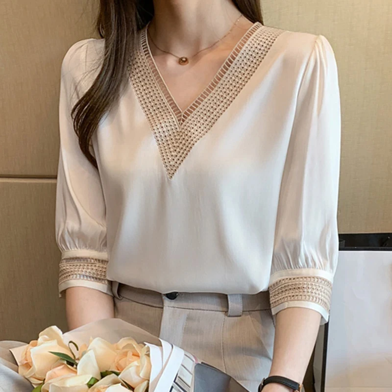 2025 élégant broderie demi manches blanc femmes Blouses col en v lâche en mousseline de soie hauts décontracté dentelle chemise bureau dame Blouse 13366