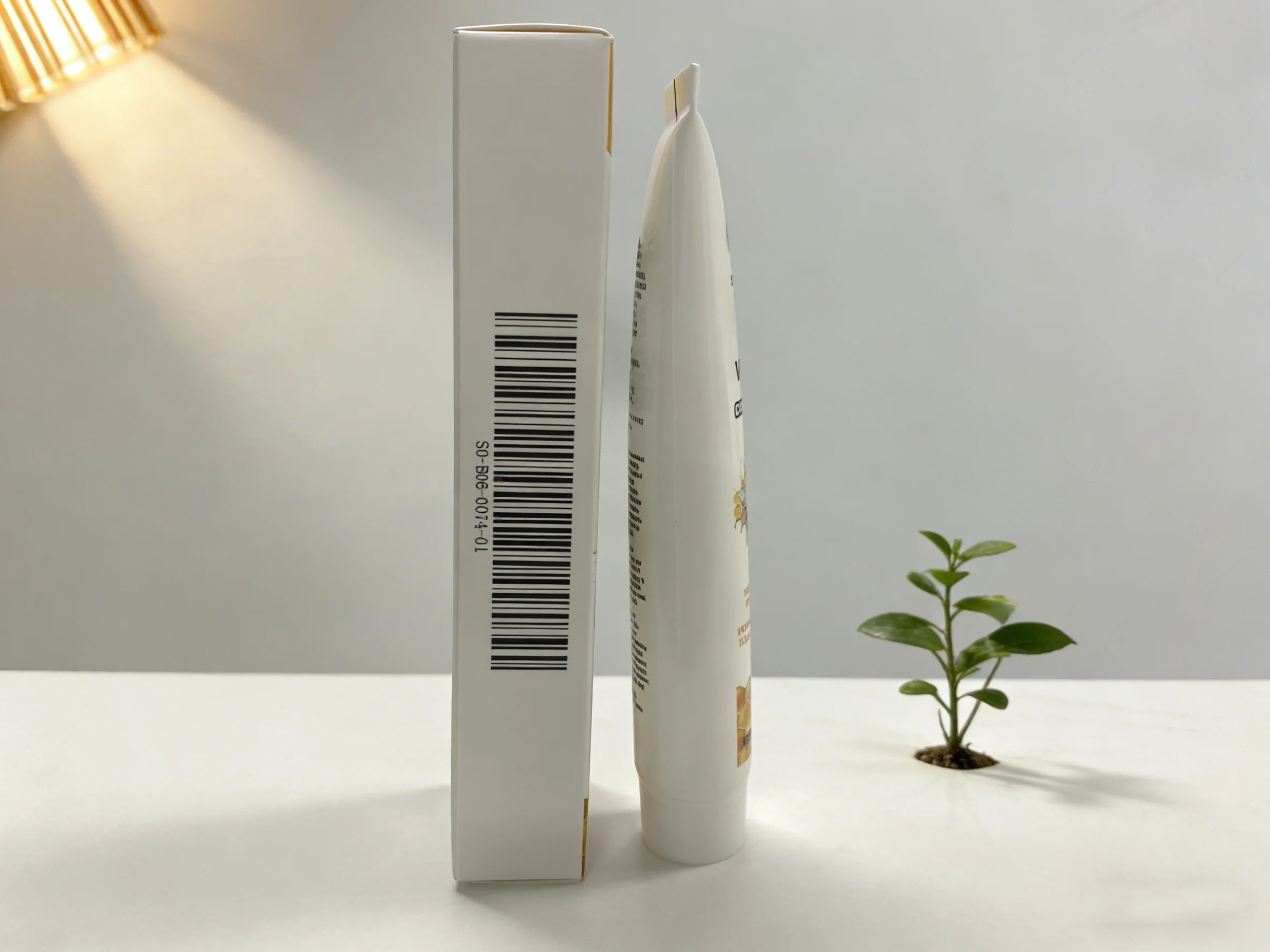 肌の若返り、美白、均一な肌色、輝くような輝き、毎日の保湿のためのスキンケアクリーム。20g。