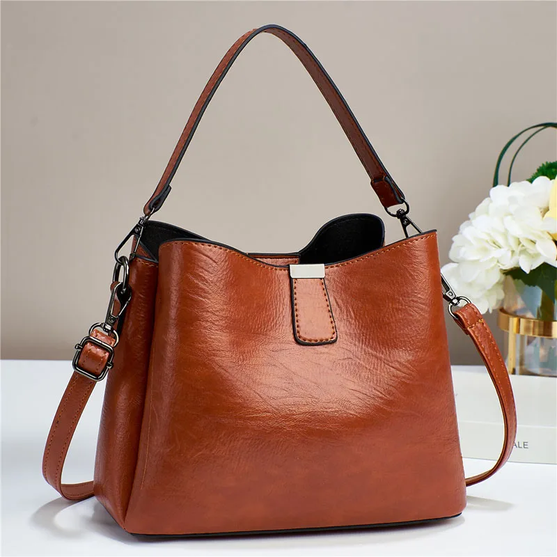 Small and Luxury Women's Bag High Quality Texture Bucket Bag 2024 New Retro Fashion One Shoulder Crossbody Bag