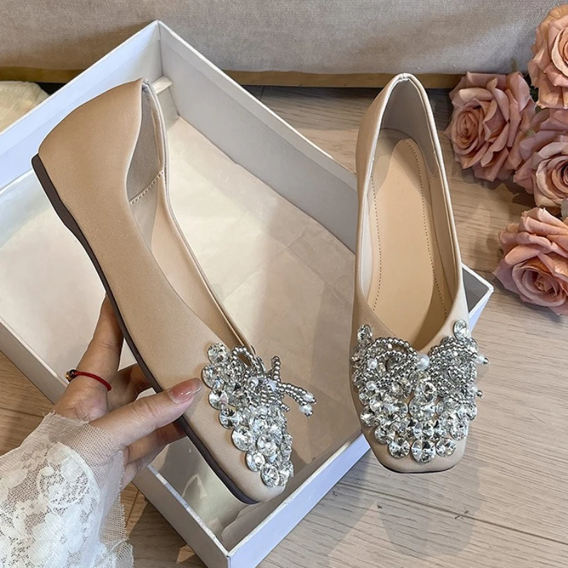 Scarpe basse di lusso con strass Scarpe da donna con perline con fiocco e punta quadrata Scarpe eleganti da donna con suola morbida Comfort Scarpe firmate in cristallo da donna