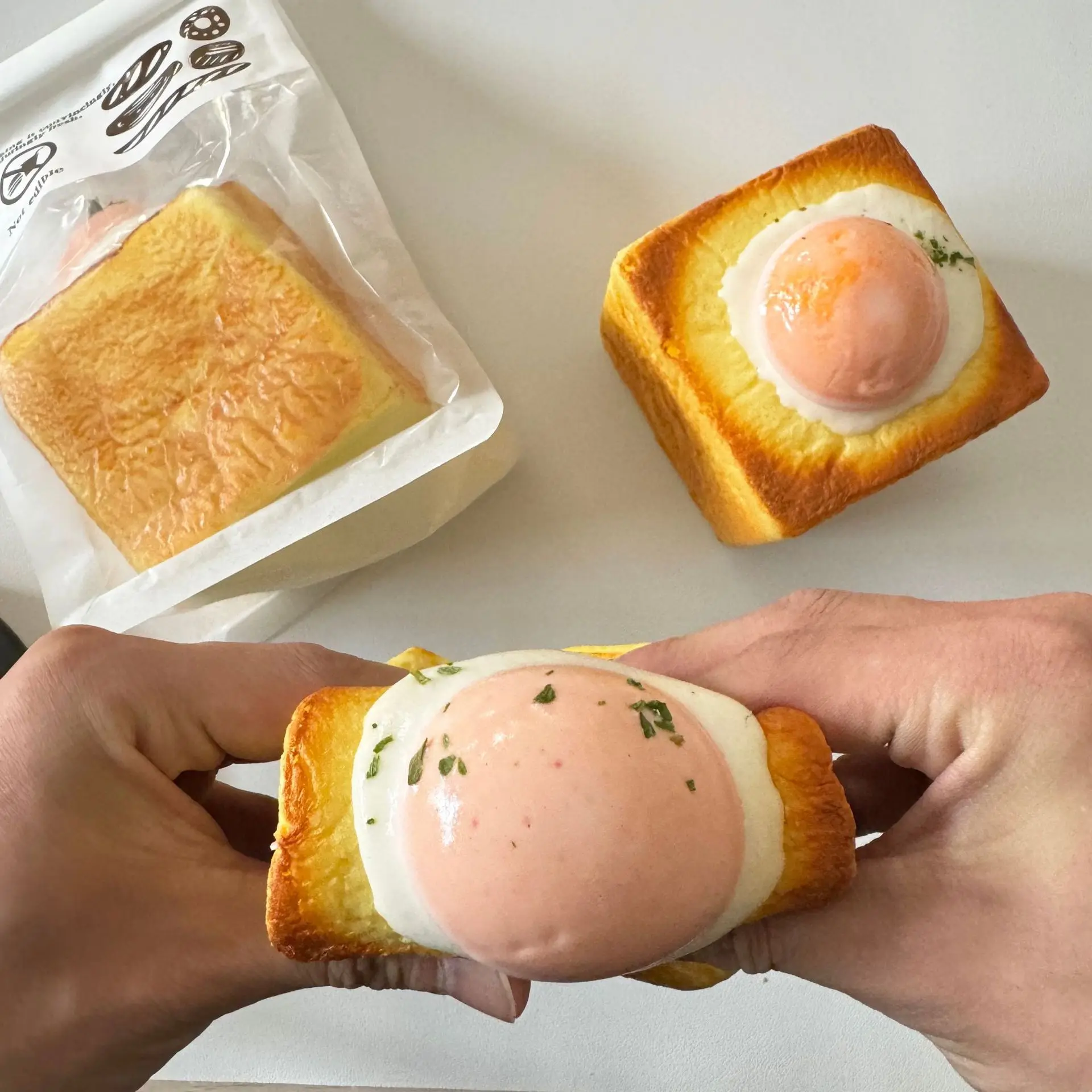 1Pcs Simulated Cube Toast Omelette PU Slow Rebound Toy Stress Relief Toy Creative Food & Play Bread Pinch Music Fidget Toy Gifts