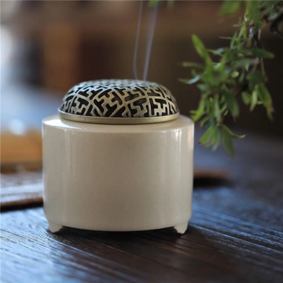 Ceramic Incense Burner Ornament Oriental Gift Porcelain Incense Burner Decoration Chinese Portable Round Incensario Room Decor