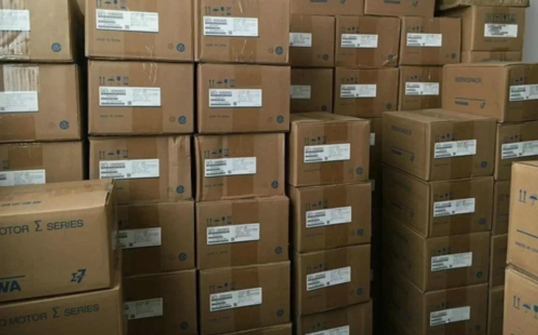 

SGMPS-15ACA21 Brand New Servo Motor，Fast shipping，SGMPS 15ACA21