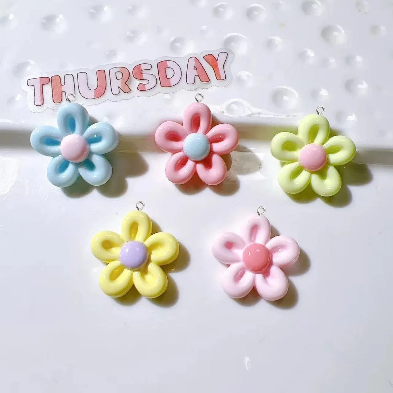 10Pcs Cute Sweet Flower Planar Resin Charms with Loop Glossy Floral Pendants for Children DIY Jewelry Craft Making Ornament
