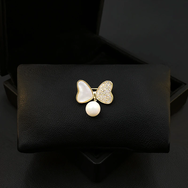 

Shell Bowknot Small Brooch Women Suit Corsage Accessories Neckline Anti-Exposure Buckle Fixed Decorations Pin Pearl Jewelry 5712