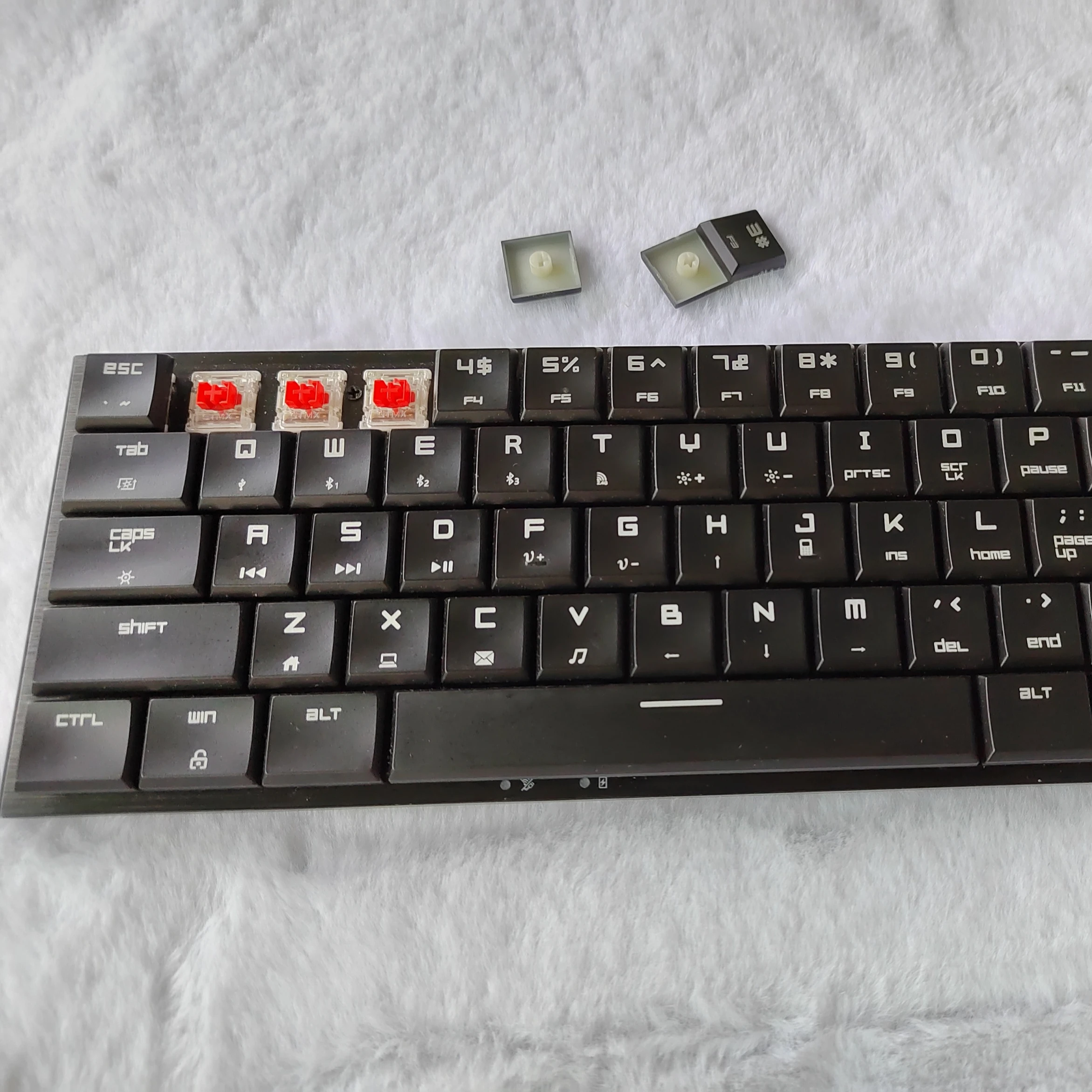 Low profile keycaps MK28 RGB light 60% compact Tri mode wireless mechanical keyboard 61keys