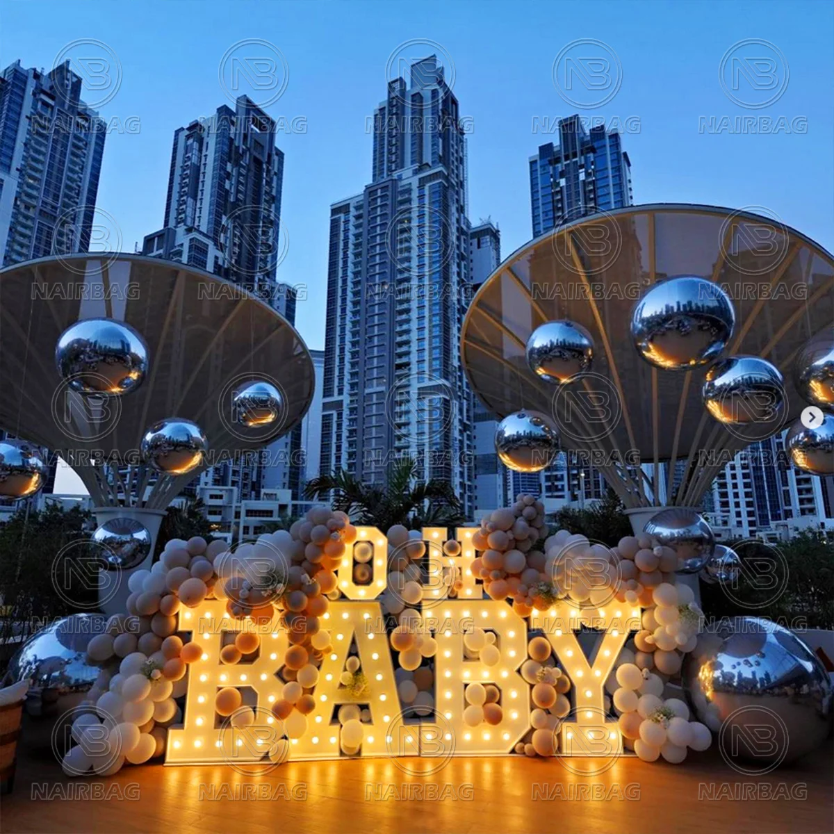 Nairbag Srebrna Dmuchana Kula Lustrzana Pływająca Duża Błyszcząca Kula Dwuwarstwowa PVC Złota Balonowa Kula Lustrzana na Dekoracje Świąteczne