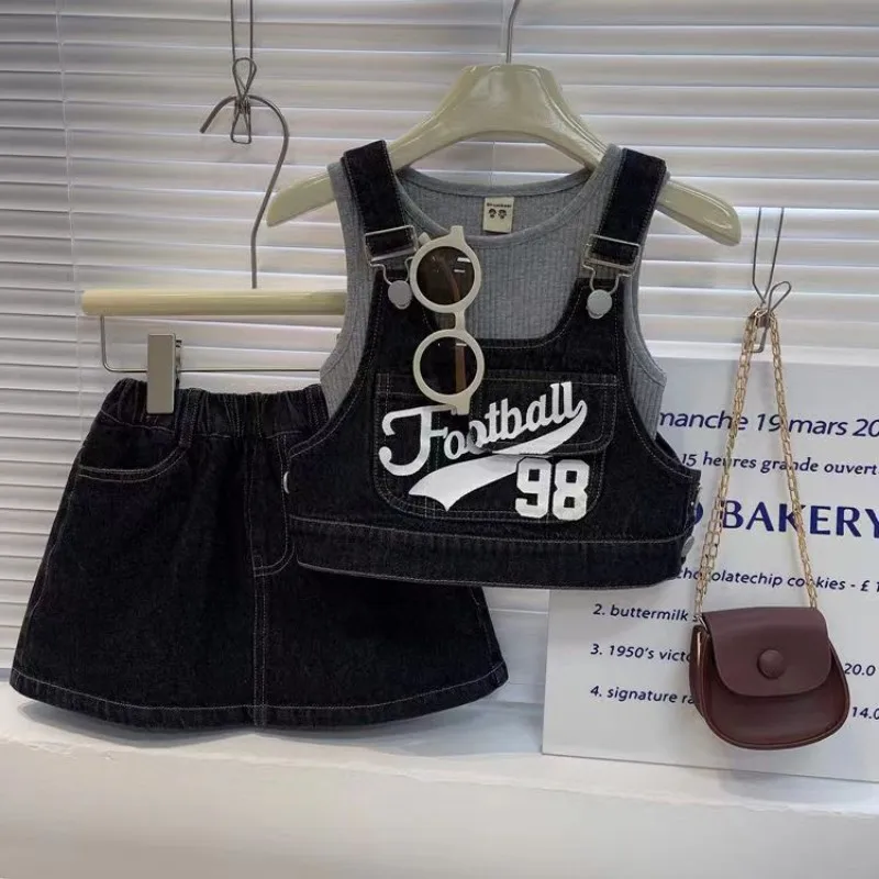 

2023 New Children's Summer Set Girls' Denim Sleeveless Straps Summer Fashion Princess Style Denim Skirt Two Piece Set