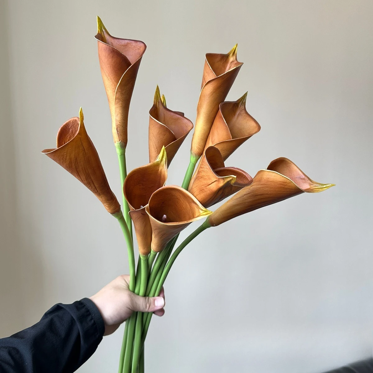 5 Stück künstliche PU-Kallalilienblüten, Brautstrauß, Tischdekoration für Hochzeiten, echt anfühlende Kallalilienblüten, Dekoration für Zuhause und Partys – Detail 1