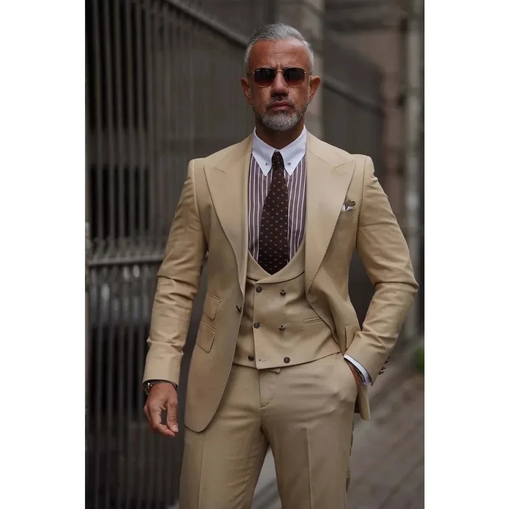 

Solid Color Bespoke Khaki Men's Suits One Button Peak Lapel Slim Fit Business Blazer High Quality 3 Piece Jacket Pants Vest Sets