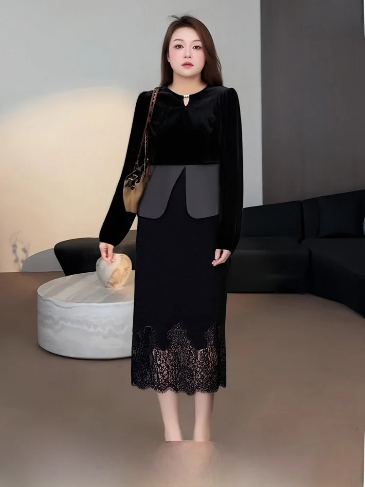 

Велюровый комплект больших размеров для женщин: топ с длинным рукавом и юбка. Модный, элегантный, приталенный крой. Коллекция Весна 2025.