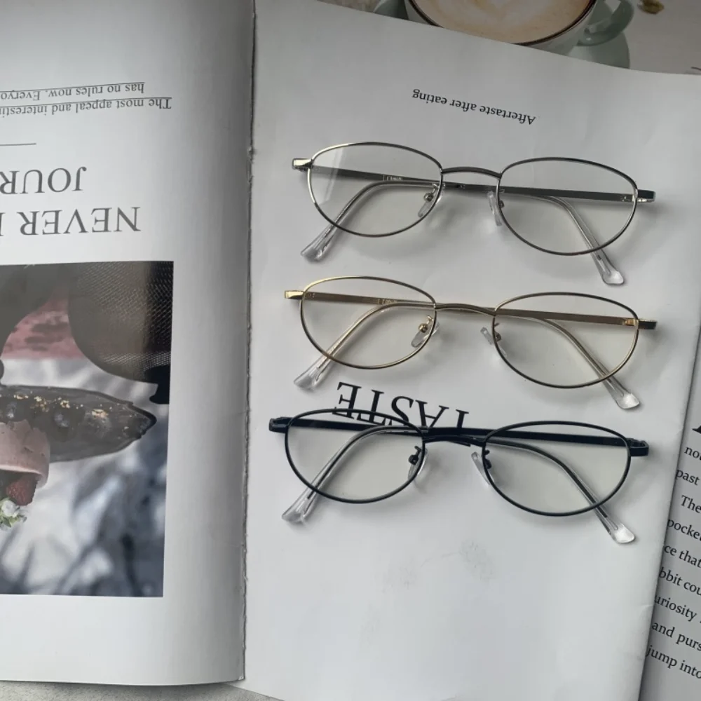 

Fashion Metal Cat Eye Flat Light Glasses For Women Ultra-light Retro Oval Frame Flat Glasses Brand Designer Clear Eyeglasses