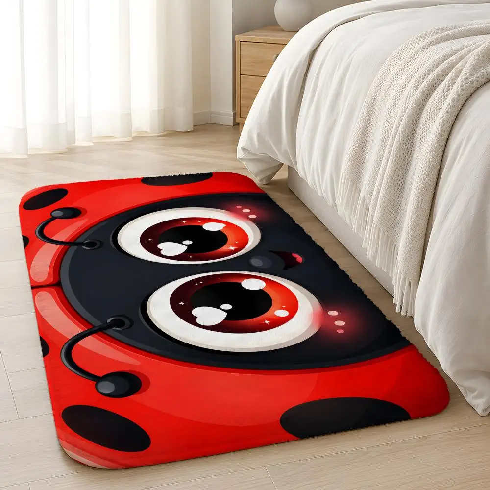 Big Eyes Ladybug Floor Mat Flannel Rug Non-Slip Absorbent Soft Washable Floor Mat For Entryway Hallway Bathroom Kitchen Decor